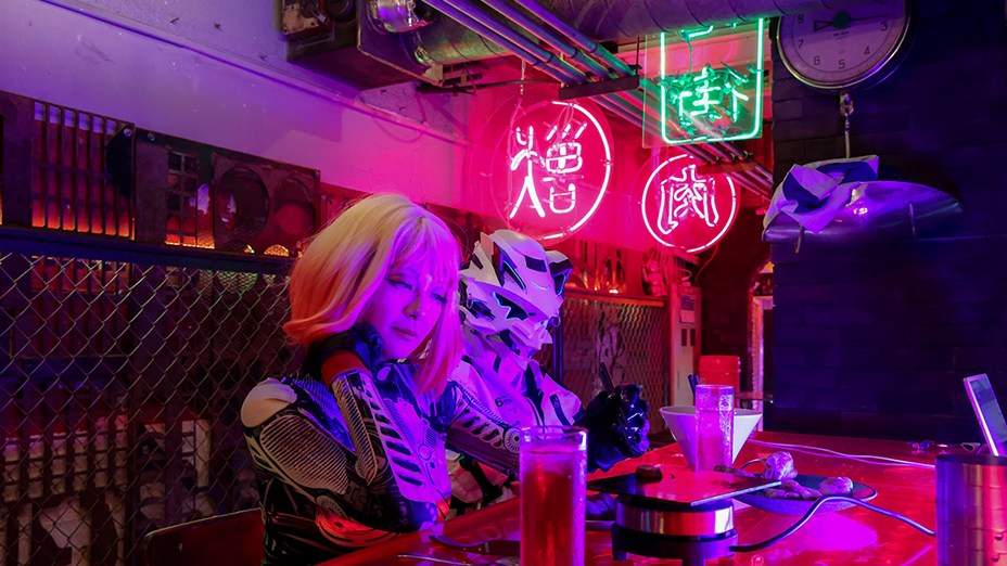 未来のレストランの姿？ サイバーパンクのデザインの参考にもなりそう