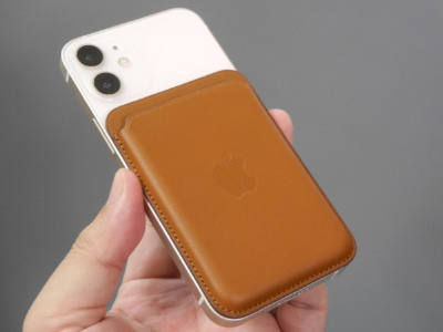 iPhoneに吸着できるMagSafeレザーウォレット、できそうで