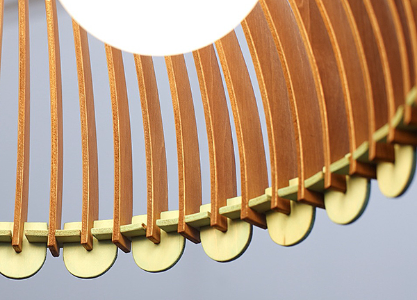 おうち時間を彩る素敵なインテリア ～ ナカオランプの木製フロアライト