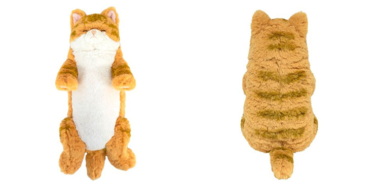 ヴィレヴァン、猫の眠る姿を再現した癒し系ぬいぐるみ「ひざねこ