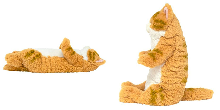 ヴィレヴァン、猫の眠る姿を再現した癒し系ぬいぐるみ「ひざねこ