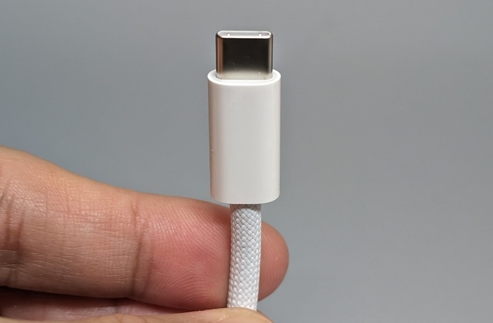 最大240Wまで対応、将来も安心して使えるApple純正USB-C充電ケーブル