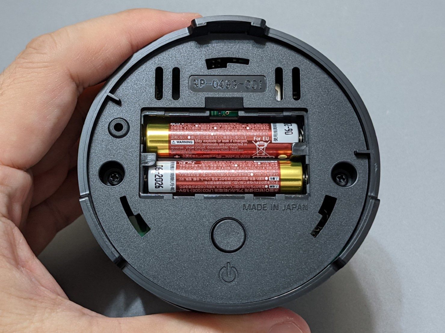 信号色で部屋の換気の目安がわかる、光音響式CO2センサーを採用した