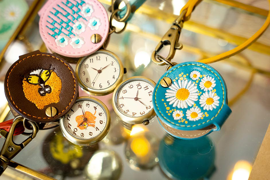 表参道「TokiiRo」クレパス柄トケイなど、かわいい文具や雑貨がそろう