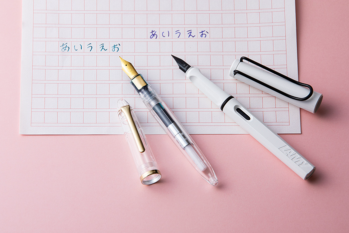 おすすめの文房具を紹介 今月の文具コレクション 人気ブランドで選ぶ 初心者におすすめの万年筆5選 今月の文具コレクション アート カルチャーと遊ぶ 暮らすをデザインする デザインってオモシロイ Mdn Design Interactive