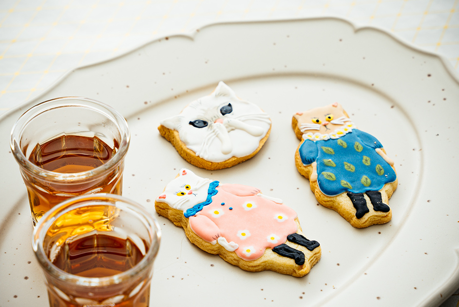 2月22日は猫の日 おしゃまでかわいい猫のアイシングクッキー Emi S Cookie 2月22日は猫の日 猫 デザイン アート カルチャーと遊ぶ 暮らすをデザインする デザインってオモシロイ Mdn Design Interactive