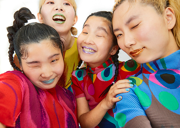 DESIGN DIGEST】CDジャケット『WINK／CHAI』、書籍カバー『夜が暗いと