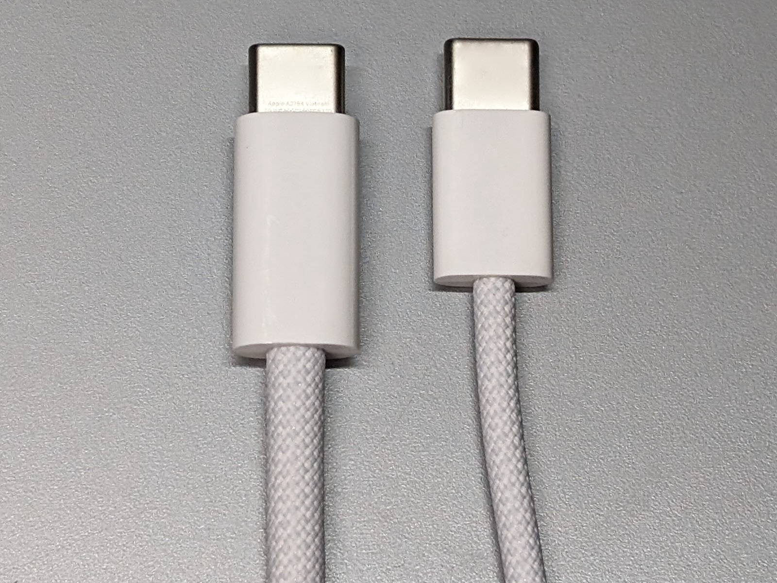 最大240Wまで対応、将来も安心して使えるApple純正USB-C充電ケーブル