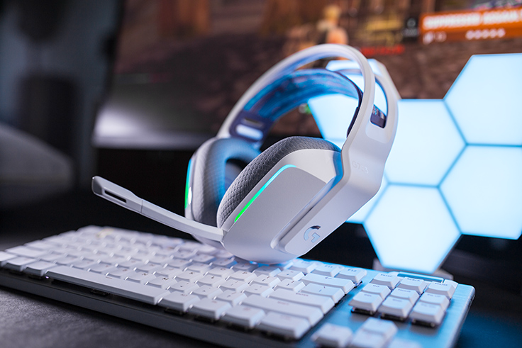 ロジクール、スタイリッシュなゲーミングヘッドセット「G733」を