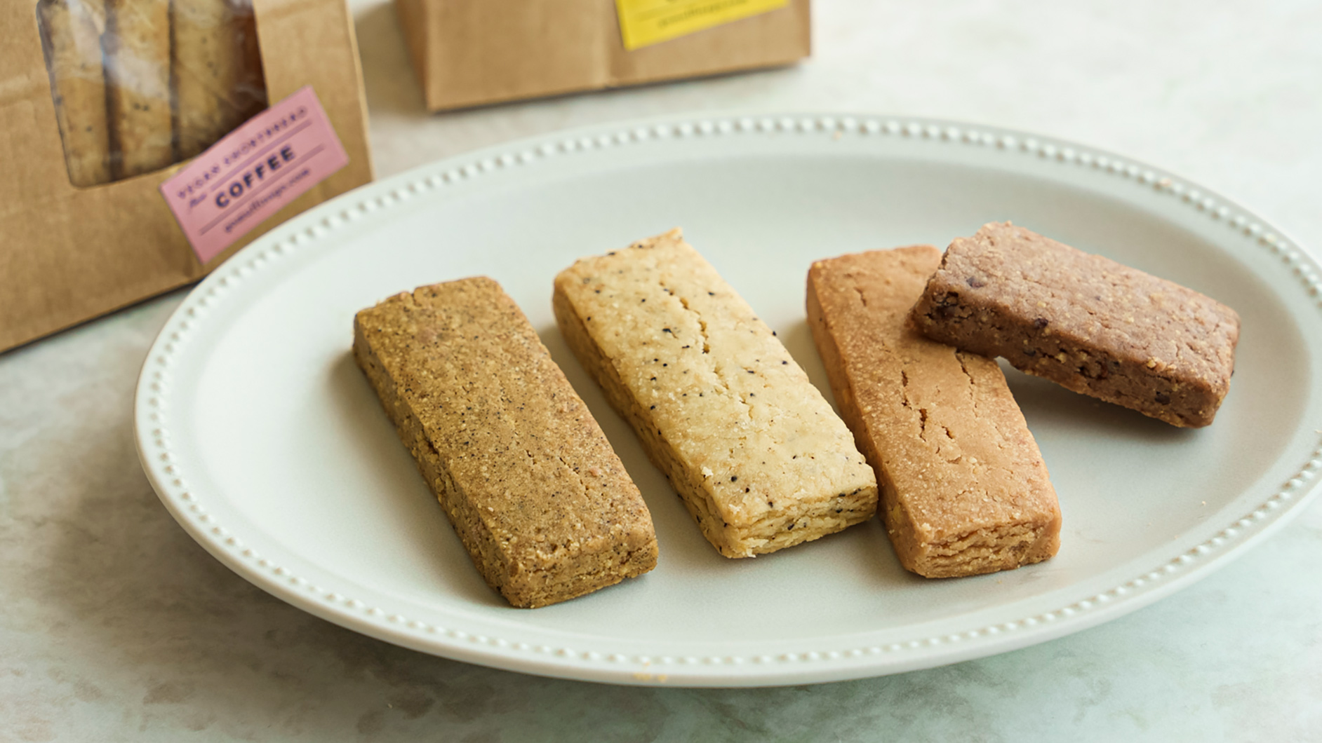 パッケージもおしゃれなお菓子を紹介「3時のおやつ図鑑」2月22日は猫の 