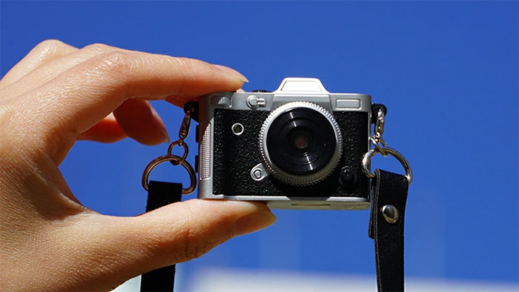 紙で作られたアコーディオン式ベッド「HIVE MORE COMPACT」／ハトロン