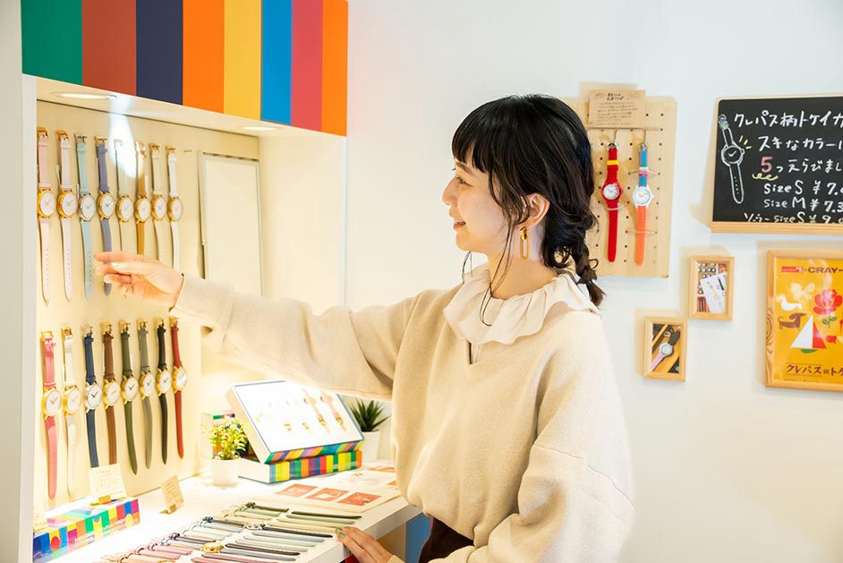 表参道「TokiiRo」クレパス柄トケイなど、かわいい文具や雑貨がそろう
