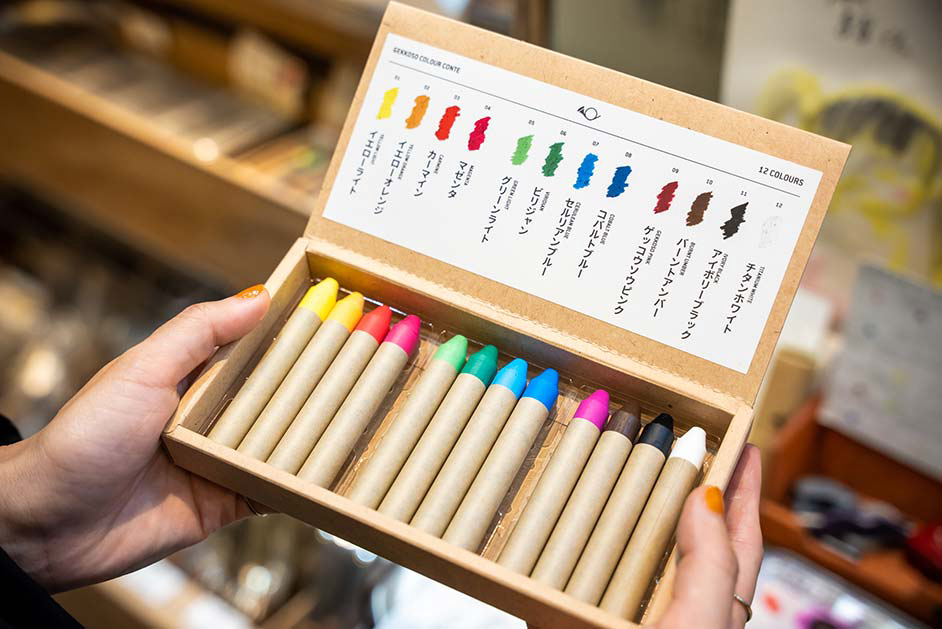 月光荘画材店 で見つけた お気に入り文房具 雑貨3選 三戸なつめ 東京の文房具店 三戸なつめの東京文具さんぽ アート カルチャーと遊ぶ 暮らすをデザインする デザインってオモシロイ Mdn Design Interactive