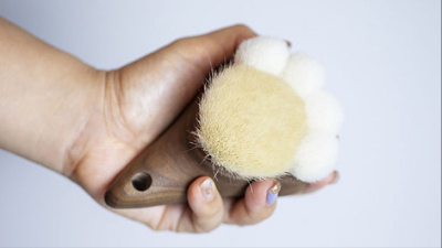 土井木工、熊野筆を使ったネコ型ボディブラシを発売 ｜デザイン