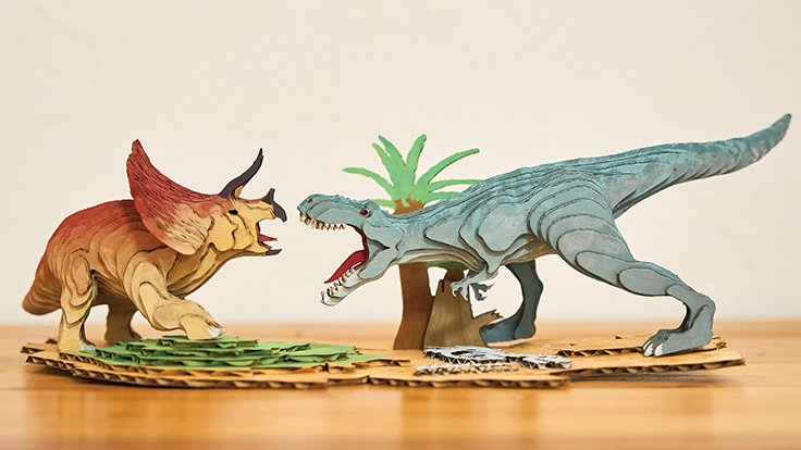 迫力のある緻密な恐竜の立体アートを段ボールで作れる「コンタモバトル