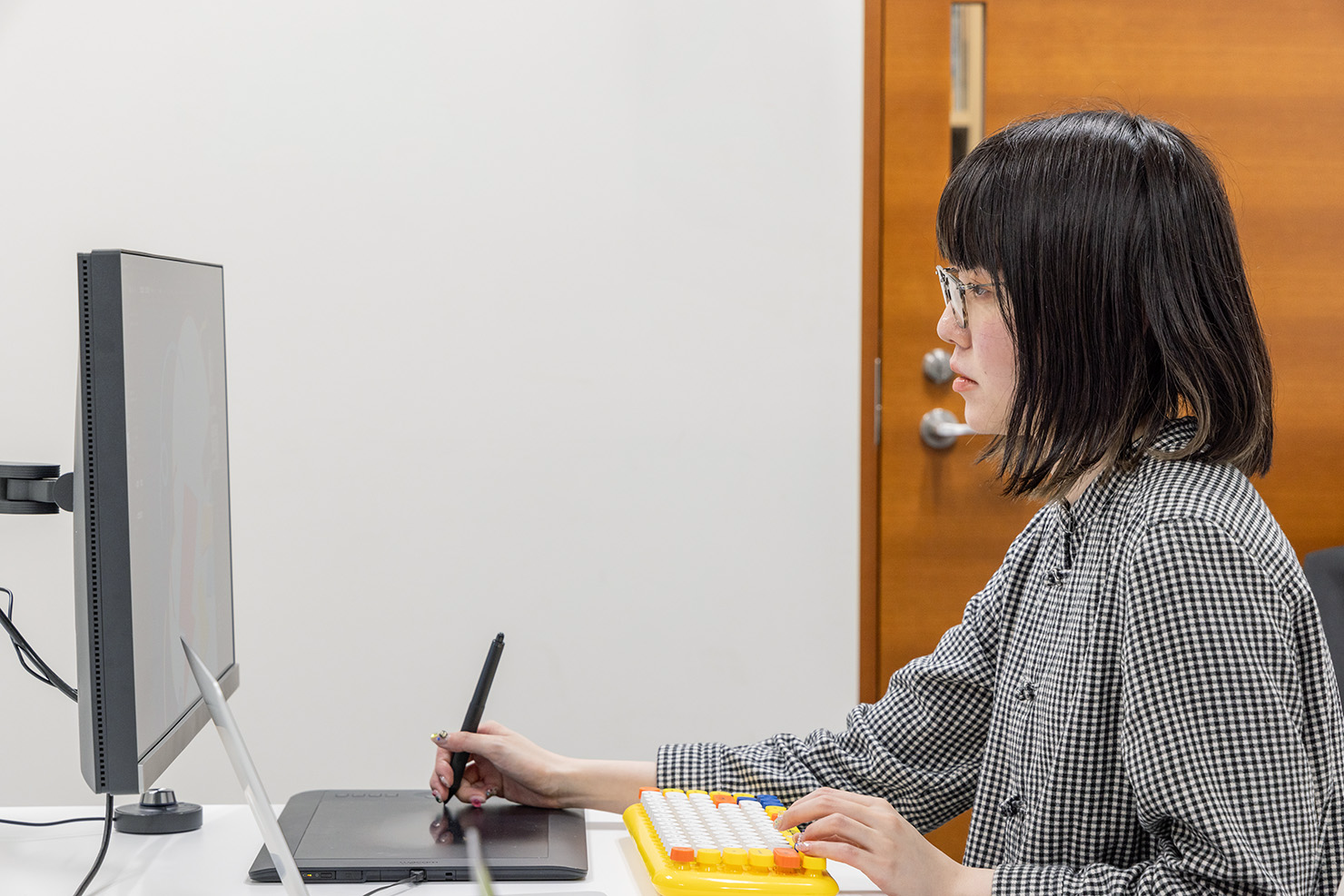 PD2706UA（BenQの27型4K UHDモニター）を人気デザイナーが
