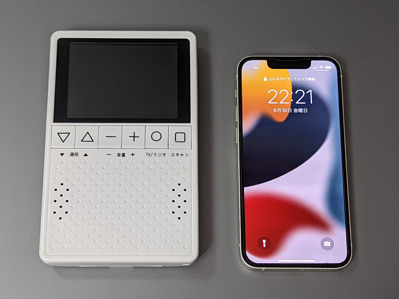 お値段わずか数千円。災害時の備えに最適、単三電池3本で丸一日視聴