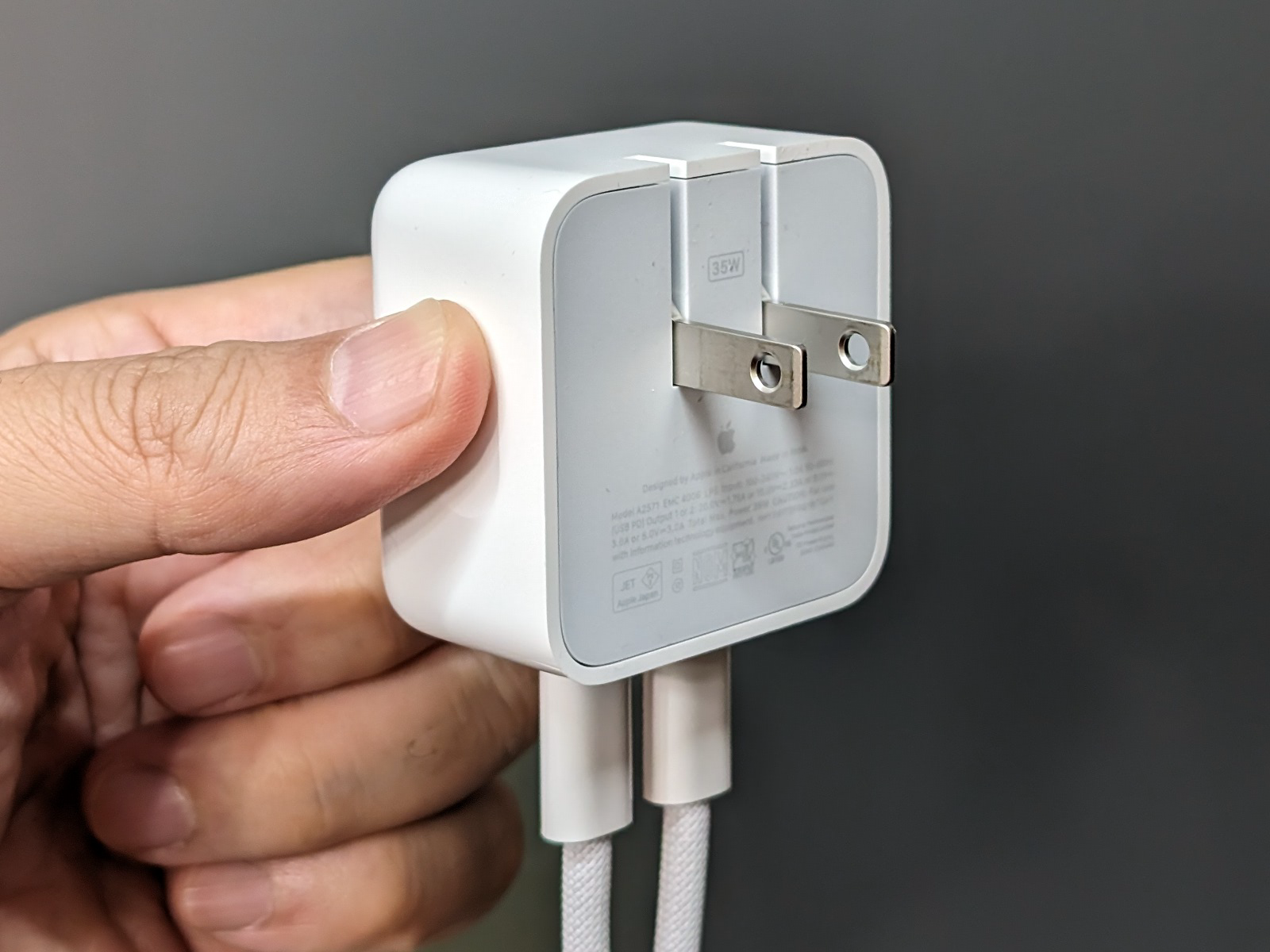 Apple純正、2ポートUSB-C充電器​​「デュアルUSB-Cポート搭載35W 