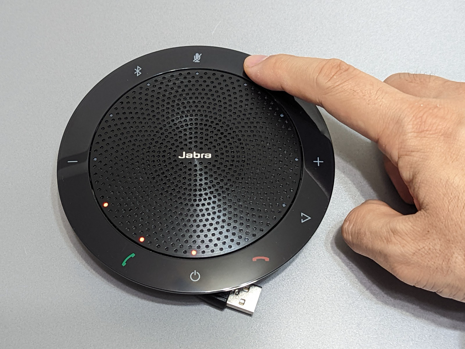 テレビ会議やビデオチャットに最適、個人利用に最適なBluetoothスピーカーホン「Jabra Connect4s」 ｜デザインを深掘り MdN