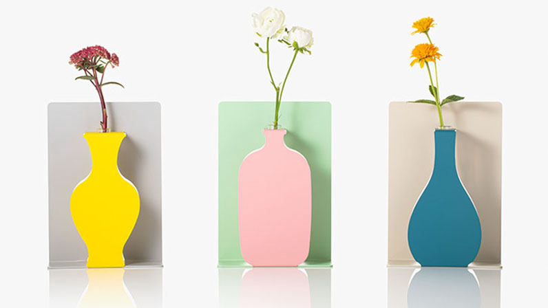 立体的花をちりばめた豪華な花瓶 b2b11b2b-c54d-4519-9743-