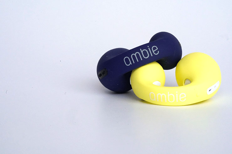 Ambie 完全ワイヤレスオープンイヤー型イヤホン Ambie Sound Earcuffs Am Tw01 より新色2種類を発売 新製品 ニュース デザインってオモシロイ Mdn Design Interactive