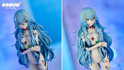 ヱヴァ新劇場版」のロングヘア姿の綾波レイのフィギュアを