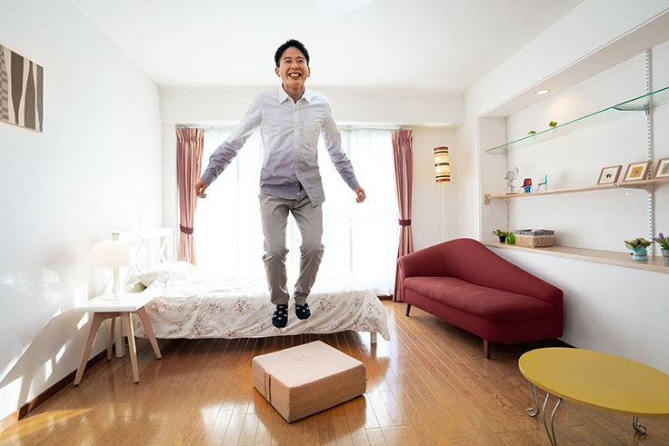 28歳の元会社員が企画した自宅でジャンプ運動できる小型トランポリン
